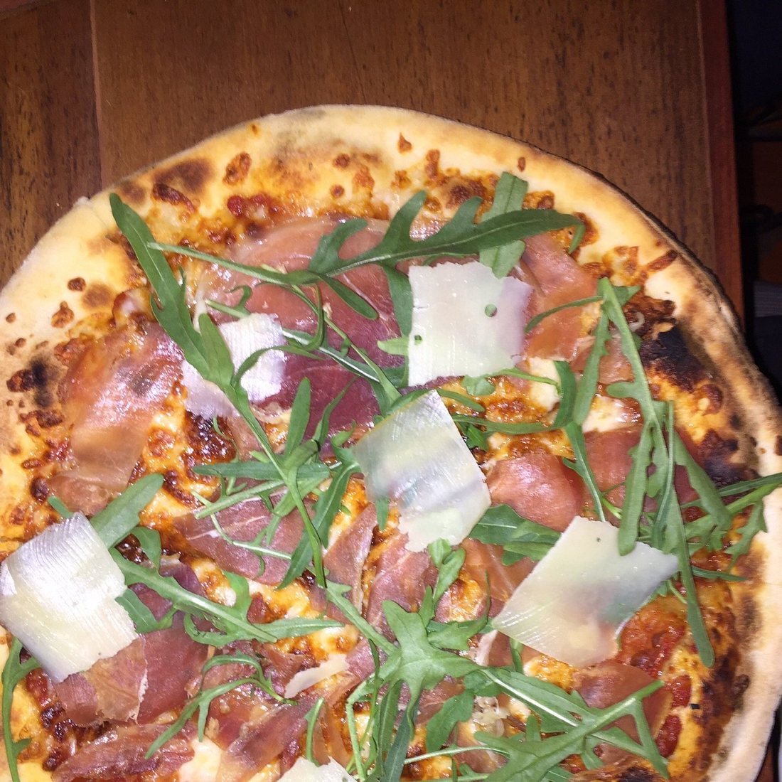 Prosciutto & rocket pizza